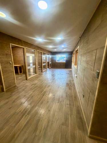 OFICINAS Y BODEGA CON AMPLIO ESTACIONAMIENTO EN VALDIVIA