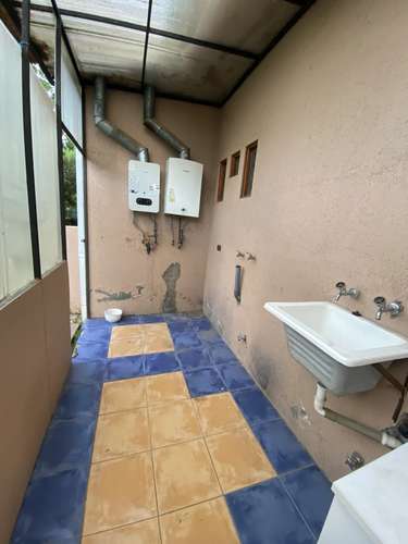 AMPLIA CASA 4D3B PISCINA QUINCHO Y JARDIN OASIS  EN MACHALI