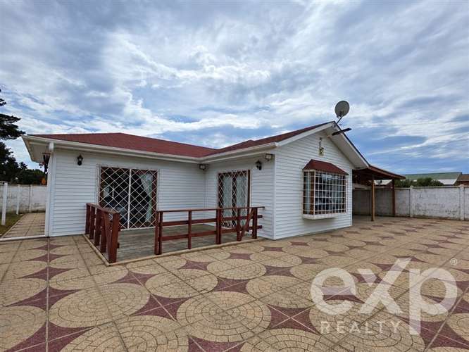 Casa en venta 3 dormitorios, 2 baños y patio