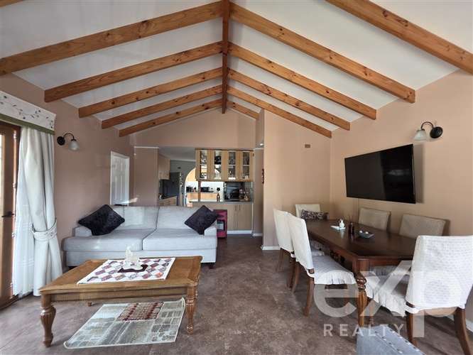 Casa en venta 3 dormitorios, 2 baños y patio - Imagen 4