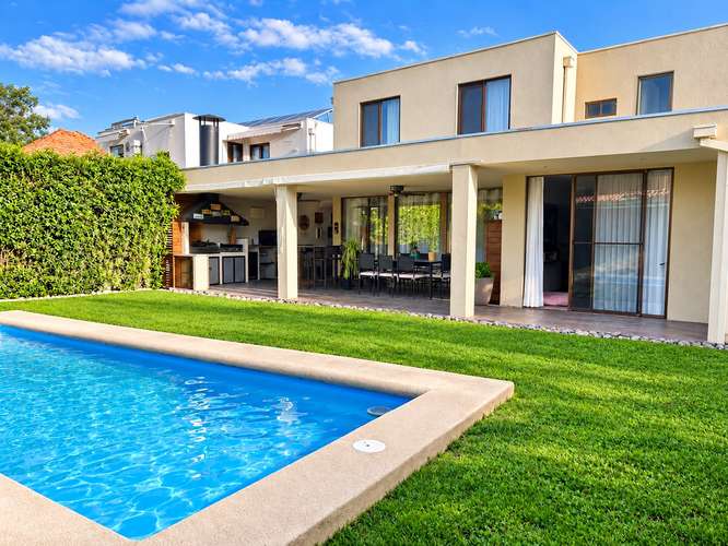 CASA CON PISCINA Y AMPLIOS ESPACIOS EN SANTA ELENA  CHICUREO