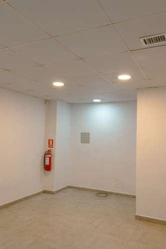 Se arrienda local en centro comercial en Concón.