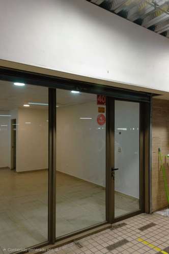 Se arrienda local en centro comercial en Concón.
