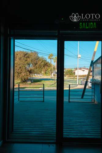 Se arrienda local comercial en paseo Comercial consolidado