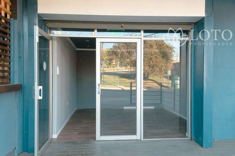 Se arrienda local comercial en paseo Comercial consolidado