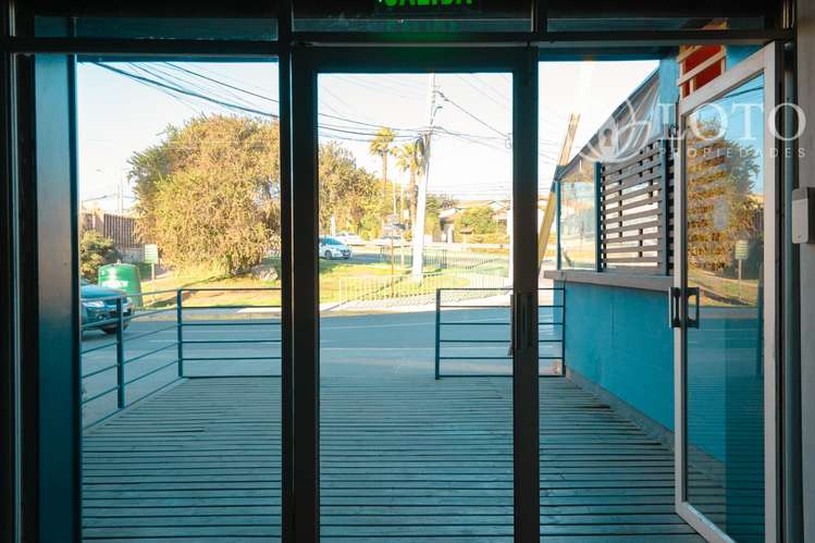 Se arrienda local comercial en paseo Comercial consolidado