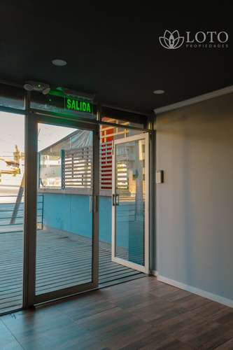 Se arrienda local comercial en paseo Comercial consolidado