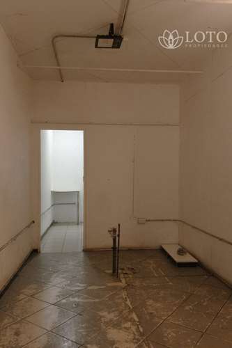 Se arrienda local comercial en paseo Comercial consolidado