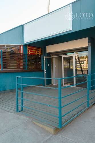 Se arrienda local comercial en paseo Comercial consolidado