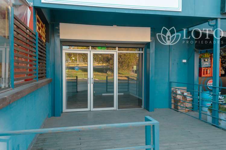 Se arrienda local comercial en paseo Comercial consolidado