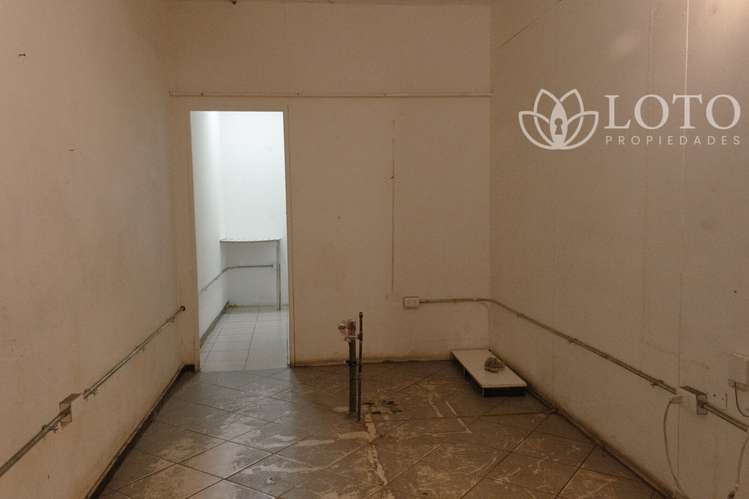 Se arrienda local comercial en paseo Comercial consolidado