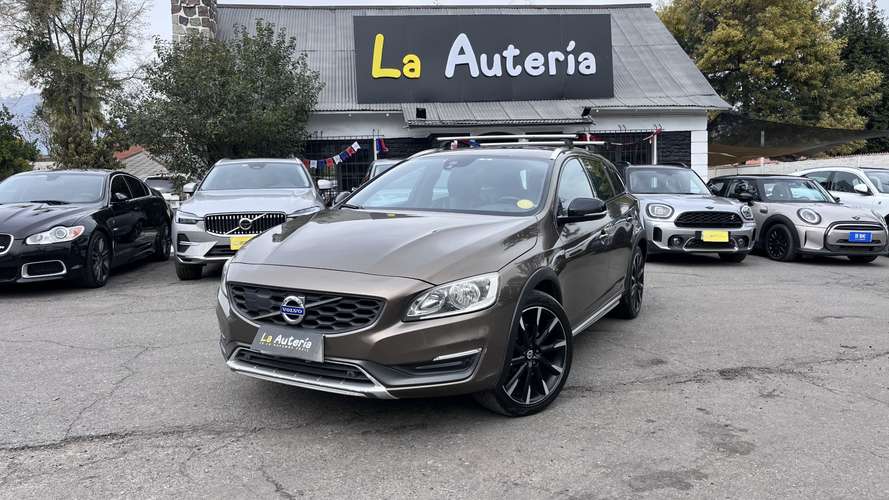 Volvo V60 Cross Country 2.4 D4 CROSS COUNTRY LIMITED AWD AT (2016)