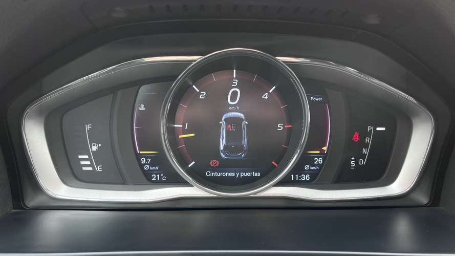 Volvo V60 Cross Country 2.4 D4 CROSS COUNTRY LIMITED AWD AT (2016)