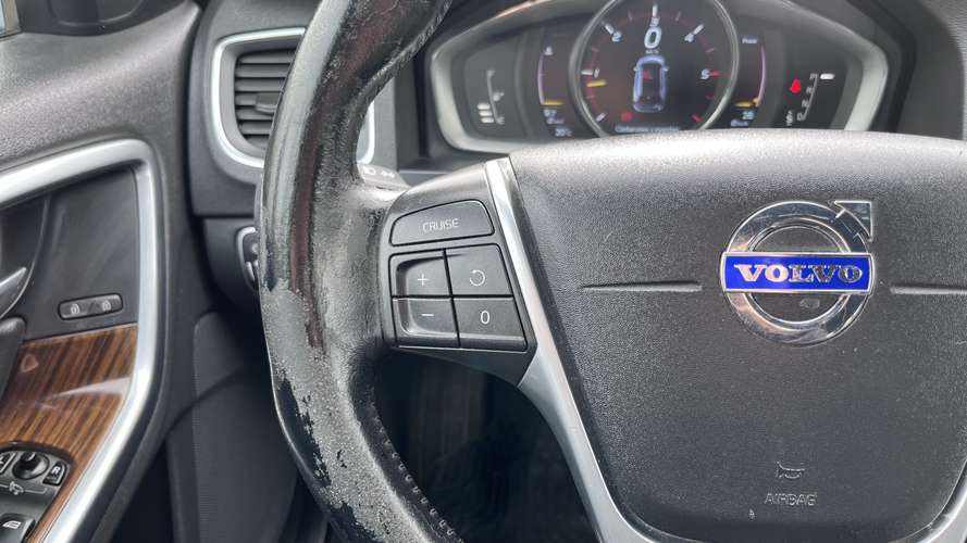 Volvo V60 Cross Country 2.4 D4 CROSS COUNTRY LIMITED AWD AT (2016)