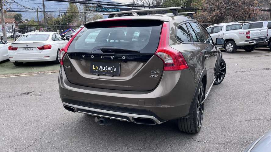 Volvo V60 Cross Country 2.4 D4 CROSS COUNTRY LIMITED AWD AT (2016)