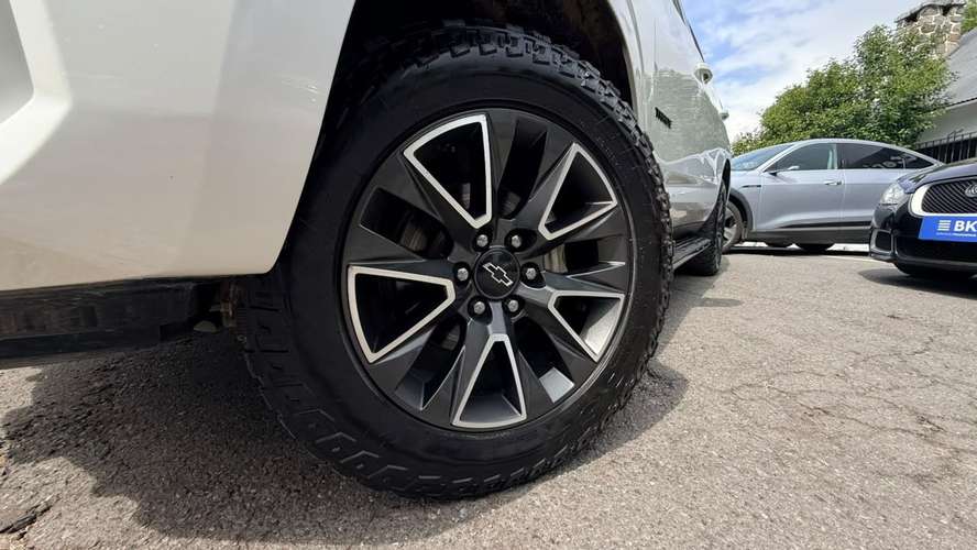 Chevrolet Tahoe Z71 4X4 5.3L AT (2022)