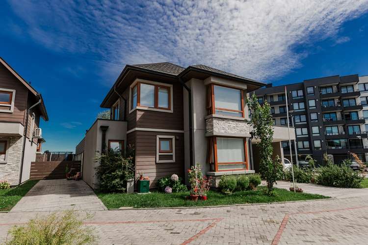 SE VENDE HERMOSA CASA EN CONDOMINIO BORDE LAGUNA
