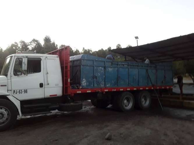 Se vende camión Freightliner FL-80