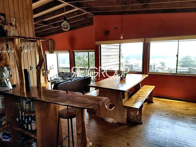 Venta Negocio Turístico - Casa y Cabañas con vista al mar