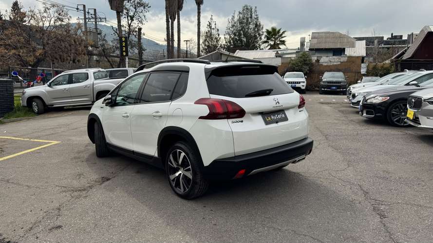Peugeot 2008 GT 1.2 PURETECH 110 EAT6 (2018) - Imagen 3