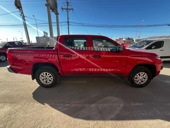 Mitsubishi L200 Katana D/C 2.4 TDI MT XRT 4X4 2024 - Imagen 4