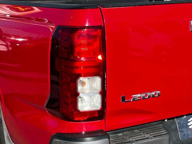 Mitsubishi L200 Katana D/C 2.4 TDI MT XRT 4X4 2024 - Imagen 10