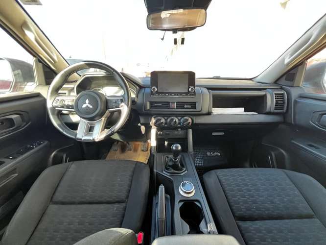 Mitsubishi L200 Katana D/C 2.4 TDI MT XRT 4X4 2024 - Imagen 13