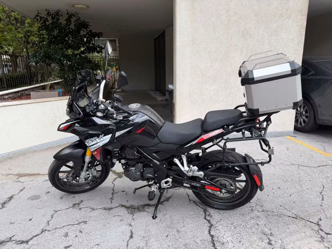 TRK 251 AÑO 2020 con 3.950 KM Y MALETAS