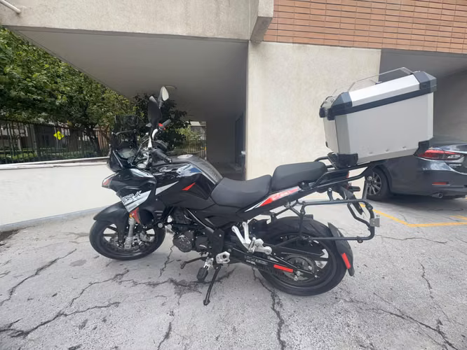 TRK 251 AÑO 2020 con 3.950 KM Y MALETAS