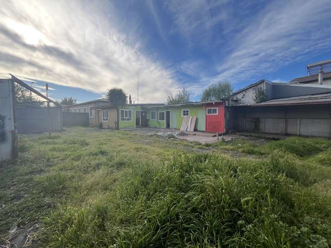 Amplia casa de madera, antigua, gran terreno. Talcahuano. - Imagen 13