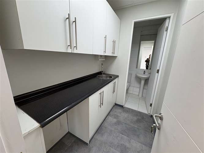 Oficina en arriendo en Lo Barnechea - Imagen 4