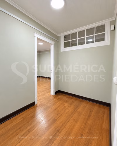 Arriendo de amplia casa comercial en centro de Valdivia