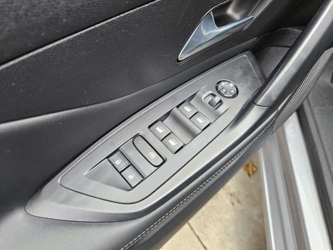 Peugeot 308 1.5 Allure  Pack  Blue Hdi  130 2022 - Imagen 13