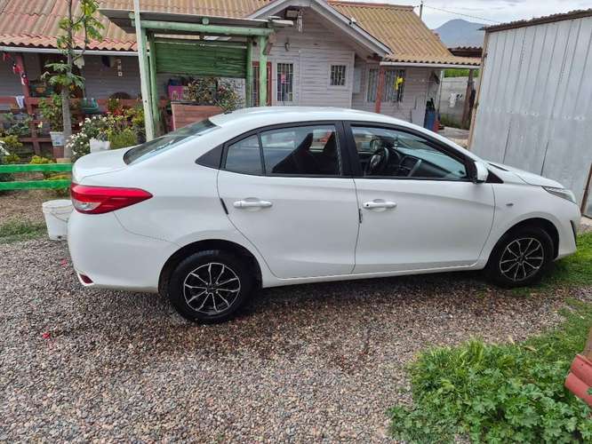 Toyota Yaris 2021 XLI 1.5 Sedan - Imagen 3