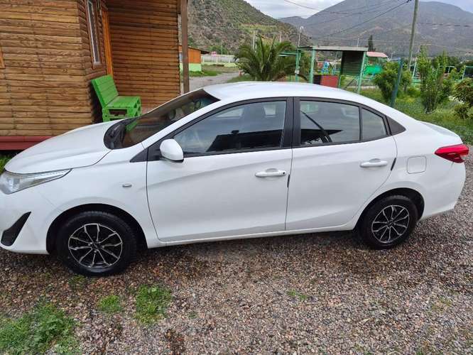 Toyota Yaris 2021 XLI 1.5 Sedan - Imagen 4