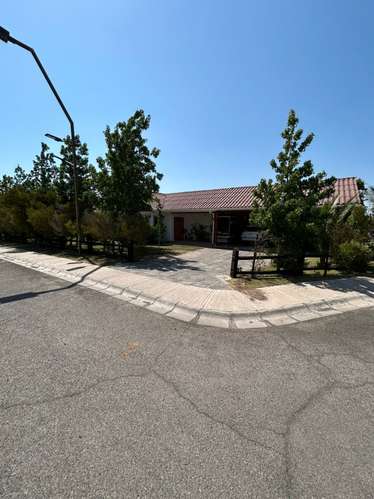 SE VENDE HERMOSA CASA ESQUINA EN LOS ANDES