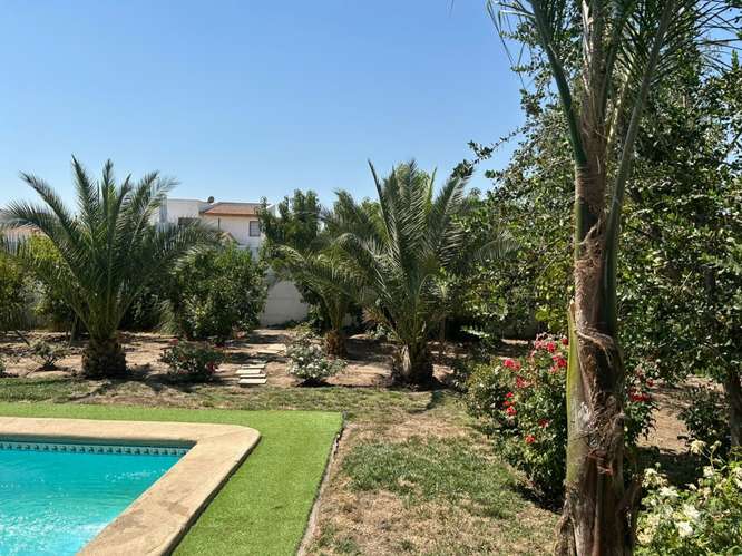 SE VENDE HERMOSA CASA ESQUINA EN LOS ANDES