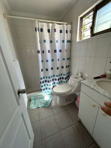 SE VENDE HERMOSA CASA ESQUINA EN LOS ANDES