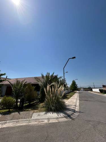 SE VENDE HERMOSA CASA ESQUINA EN LOS ANDES