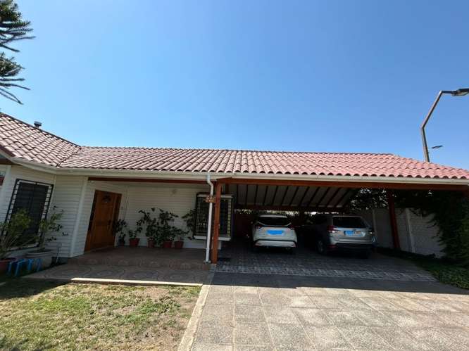 SE VENDE HERMOSA CASA ESQUINA EN LOS ANDES