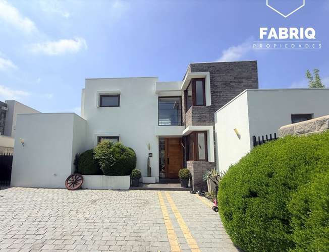 EN VENTA / AMPLIA CASA EN CHAMISERO 5D/5B