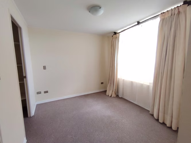Vendo Depto Edificio Plaza del Este, Chillán, 2 Dormitorios, 2 Baños, Estacionamiento - Imagen 2