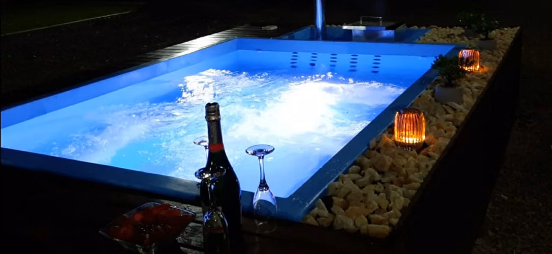 HERMOSA PARCELA CON PISCINA Y TINAJA CON HIDROMASAJE.
