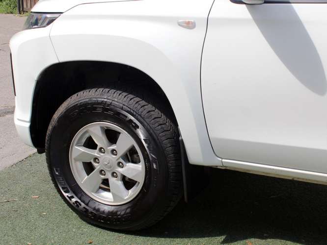 MITSUBISHI L200 KATANA CRM 4X4  2023 - Imagen 8
