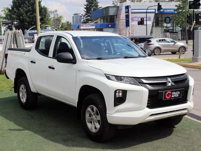 MITSUBISHI L200 KATANA CRM 4X4  2023 - Imagen 3