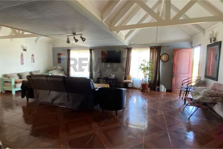"oasis rural en yumbel: sueño de campo moderno"