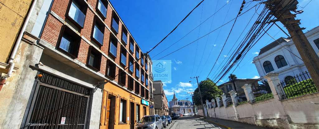 ARRIENDO DE LOCAL COMERCIAL EN CERRO ARTILLERÍA