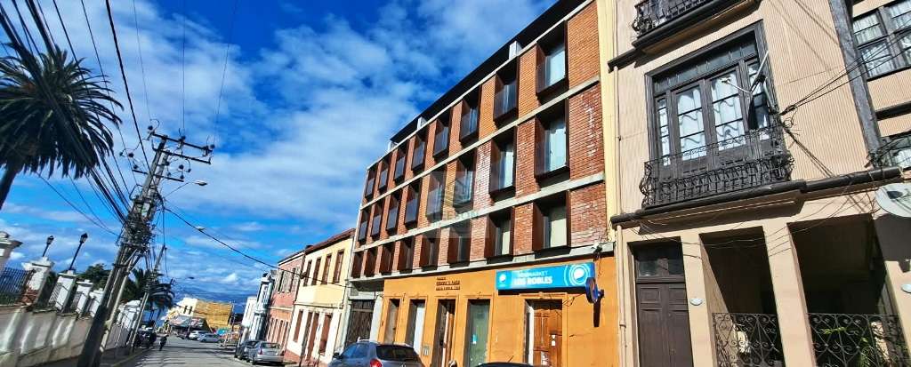 ARRIENDO DE LOCAL COMERCIAL EN CERRO ARTILLERÍA