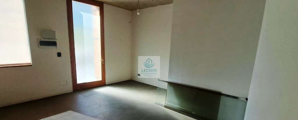 ARRIENDO DE LOCAL COMERCIAL EN CERRO ARTILLERÍA