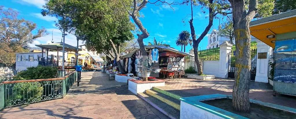 ARRIENDO DE LOCAL COMERCIAL EN CERRO ARTILLERÍA